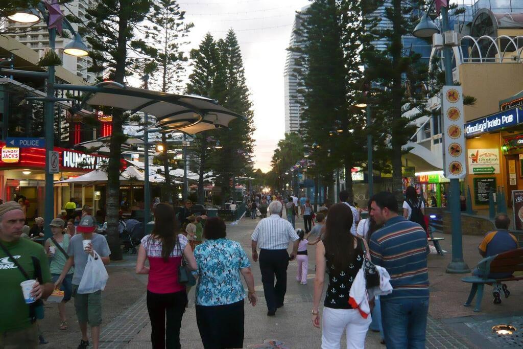 Close To Everything! Beautiful Hotel Studio'S, Sleeps 4 Gold Coast Luaran gambar