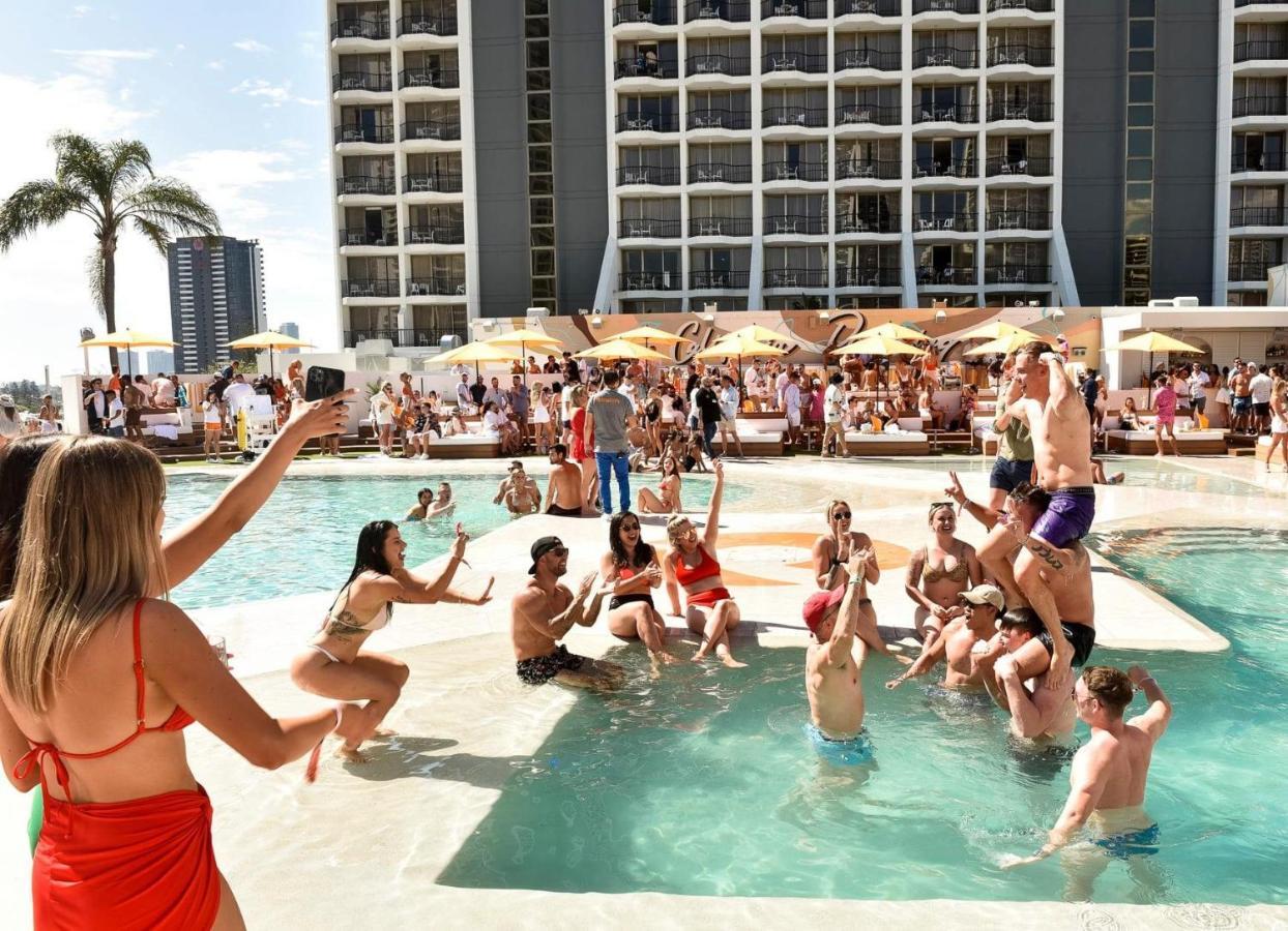 Close To Everything! Beautiful Hotel Studio'S, Sleeps 4 Gold Coast Luaran gambar